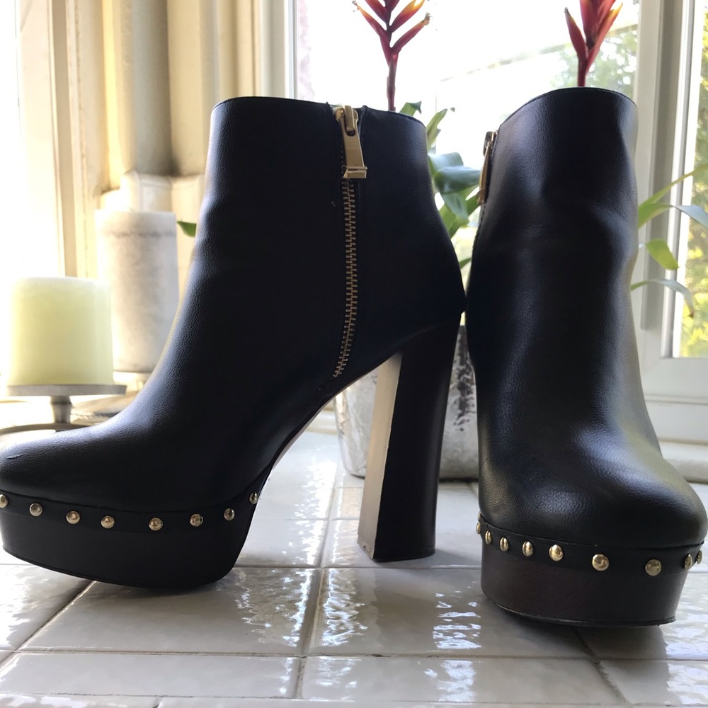 Report Minter Women Round Toe Leather Ankle Boot